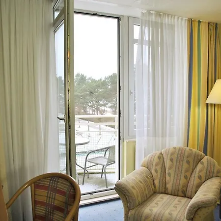 Arkona Strandhotel ホテル 4*